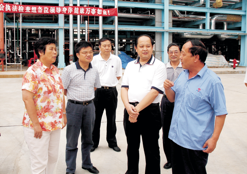 2008年9月10日，湖北省人大常委副主任蔣大國來公司，對公司《勞動合同法》實施情況進行檢查